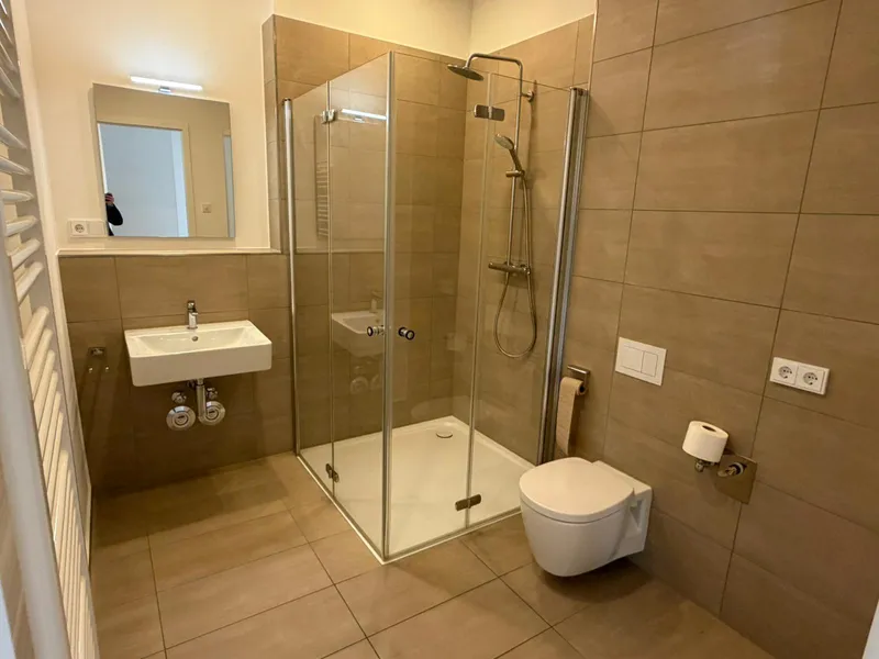 Neubau 3-Zimmer mit Einbauküche & Balkon — photo 1